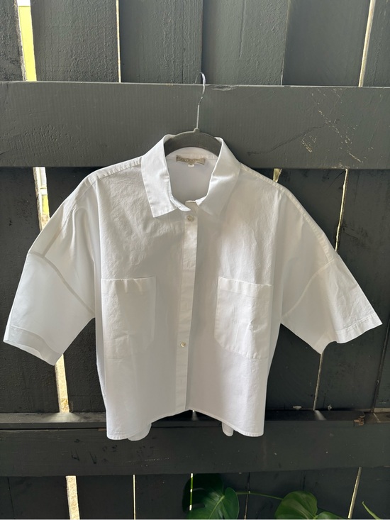 antonelli firenze Tops - Relaxed White Short-Sleeve Button-Down Shirt